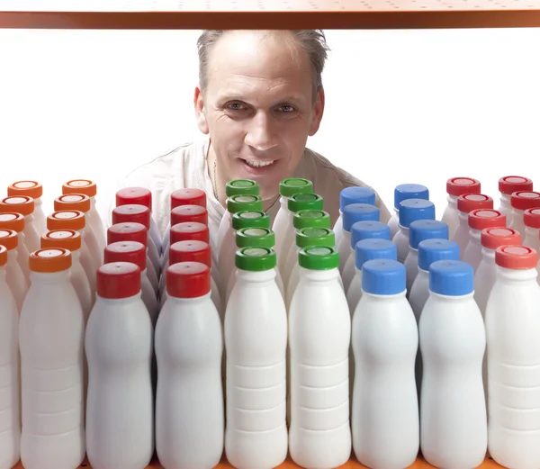The man selects dairy products in the shop — Stock Photo, Image