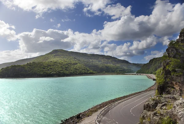La strada tra le colline al lago. Mauritius . — Foto Stock