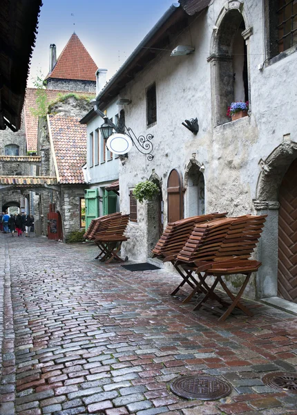 St. Catherine Passage - egy kis sétány az óvárosban Tallinn, Észtország. — Stock Fotó