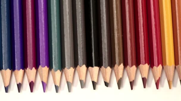 Färg pennor vit bakgrund — Stockvideo