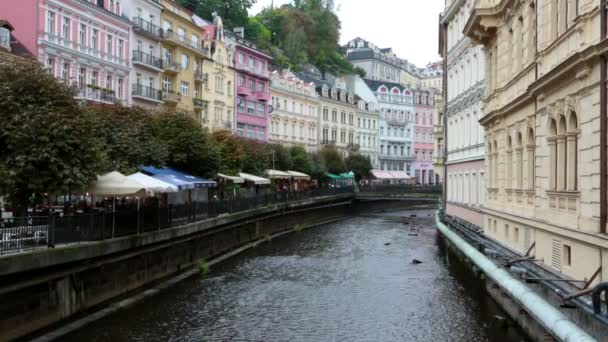 Karlovy Vary Carlsbad, Tepla Nehri. Çek Cumhuriyeti — Stok video