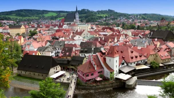 Panorama van de stad en het historische kasteel in Cesky Krumlov. Tsjechische Republiek — Stockvideo