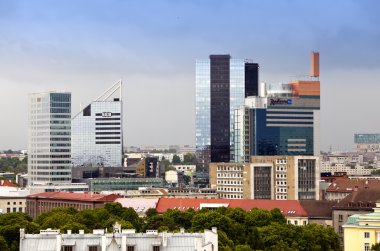 Tallinn, Estonya - 17 Haziran: eski şehrin 17 Haziran 2012 tarihinde Tallinn, Estonya bitişik yüksek katlı otel görünümünü