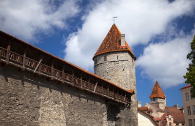 Ortaçağ kule - duvar parçası. Tallinn, Estonya