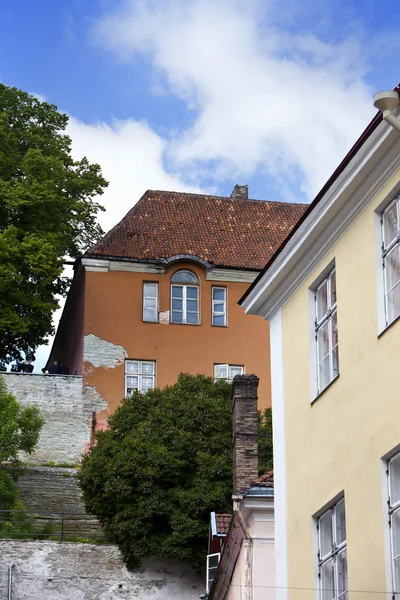 Gamla hus på gamla stadens gator. Tallinn. Estland. — Stockfoto