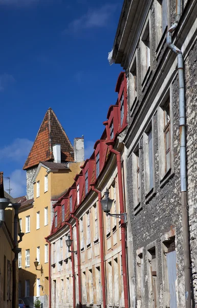 Stare domy na ulicach starego miasta. Tallin. Estonia — Zdjęcie stockowe