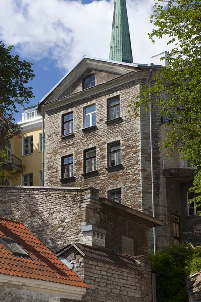 Staré domy na starém městě. Tallinn. Estonsko — Stock fotografie