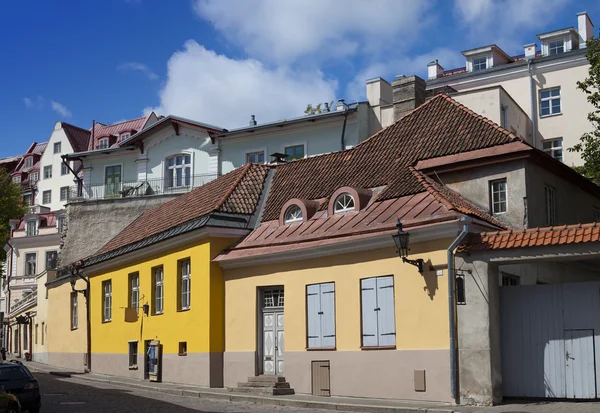 Vieilles maisons sur la vieille ville. Tallinn. Estonie — Photo