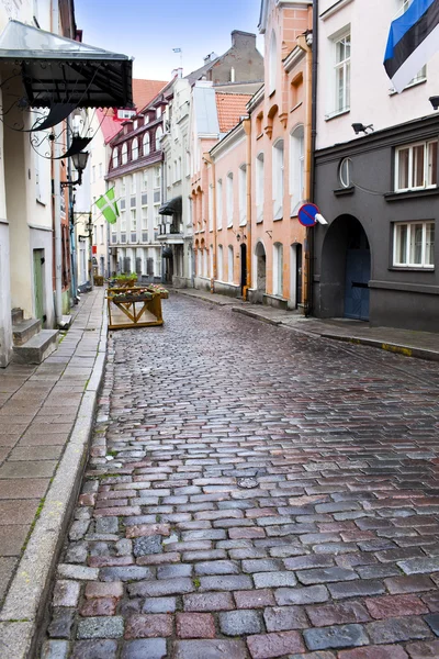 Eski evler eski şehir sokakta. Tallinn. Estonya — Stok fotoğraf