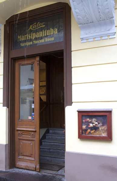 TALLINN, ESTONIA - JUNE 17: Entrance to the museum of marzipans on June 17, 2012 in Tallinn, Estonia — стоковое фото