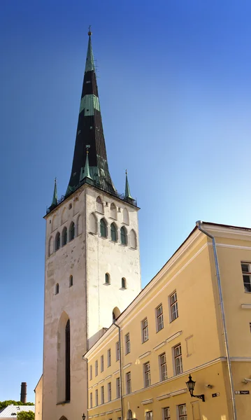 St olaf (oleviste) kyrkan. Tallinn, Estland — Stockfoto