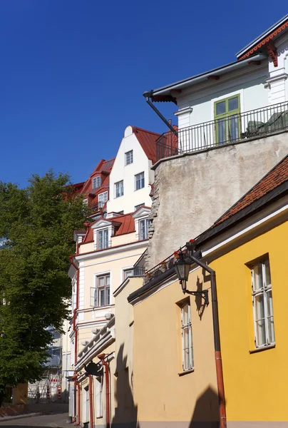Stare domy na ulicach starego miasta. Tallin. Estonia. — Zdjęcie stockowe