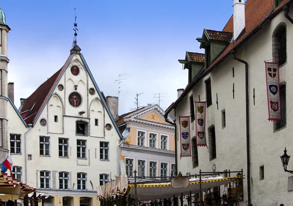 Casas antigas nas ruas da Cidade Velha. Tallinn. Estónia — Fotografia de Stock