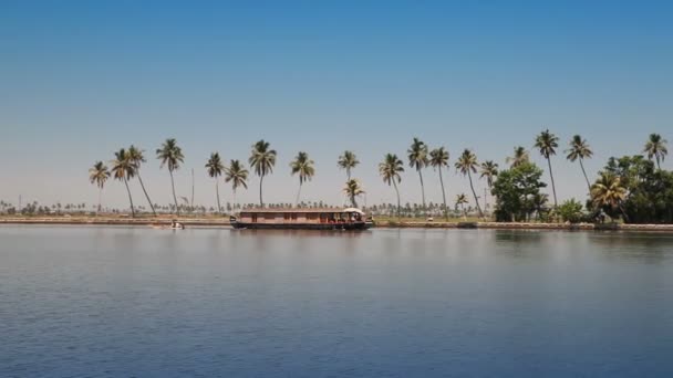 India. Casa flotante en Kerala remansos — Vídeos de Stock