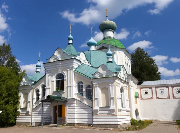 Mosteiro da Assunção de Tikhvin, um ortodoxo russo, (Tihvin, região de São Petersburgo, Rússia — Fotografia de Stock