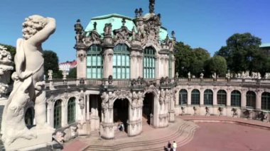 Dresden, Almanya - 17 Eylül: Zwinger palace, XVIII yüzyılın - ünlü tarihi 17 Eylül 2014 Dresden'de bina