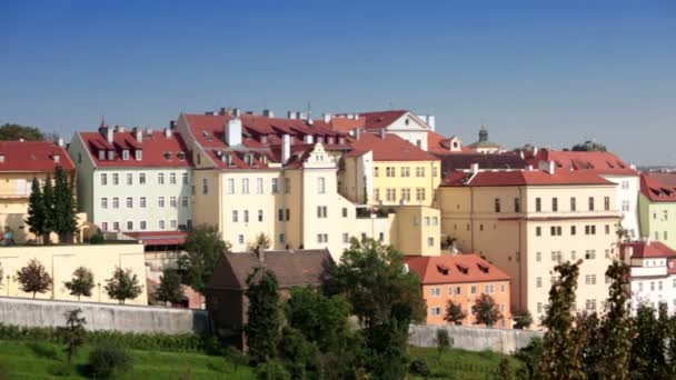 古代の屋根のビュー。プラハ。チェコ共和国 — ストック動画