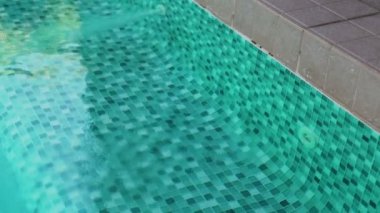 kabarcıklar havuzda Jakuzi akarsu dan