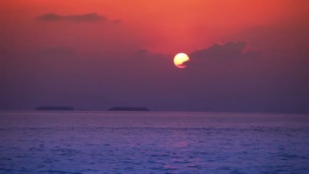 Tramonto luminoso sul mare — Video Stock