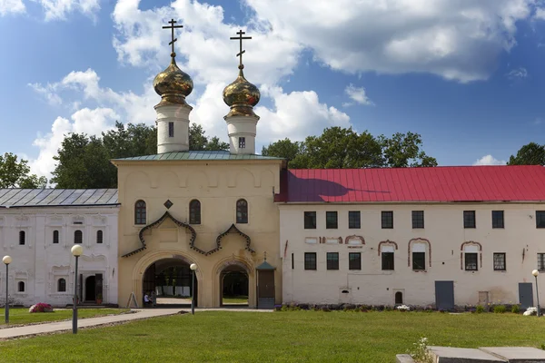 Тихвинский Успенский монастырь, русский православный, (Тихвин, Санкт-Петербургская обл., Россия) — стоковое фото