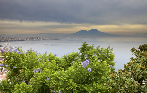 Itália. Uma baía de Nápoles. Foggy mornin — Fotografia de Stock