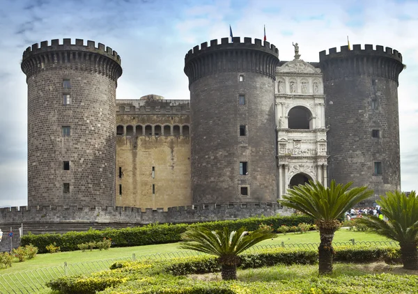 Castel nuovo (Castillo Nuevo) o Castillo de Maschio Angioino en Nápoles, Italia . —  Fotos de Stock