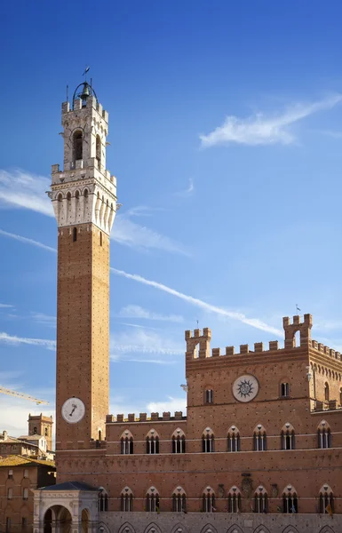 Campo square mit mangia turm, siena, italien — Stockfoto