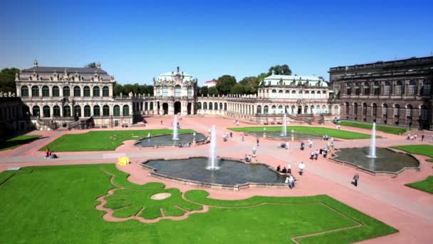 Palacio de Zwinger, siglo XVIII - famoso edificio histórico en Dresde — Vídeos de Stock