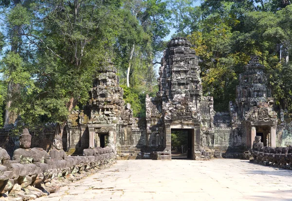 Северные ворота Angkor Thom, Siem Reap, Камбоджа — стоковое фото