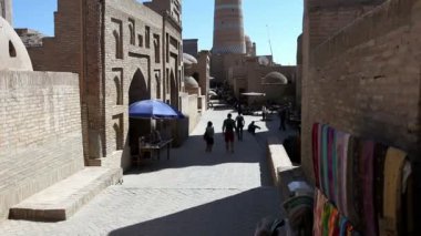 turistik Hatıra Eşyası eski şehir ile sokak. Hiva. Özbekistan.