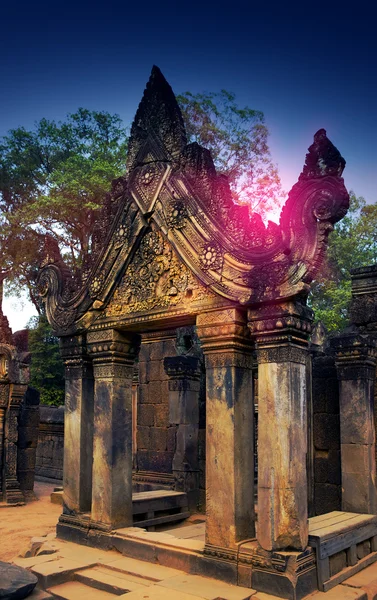 Banteay Srey Templo ruinas (siglo X) en una puesta de sol, Siem Reap, Camboya —  Fotos de Stock
