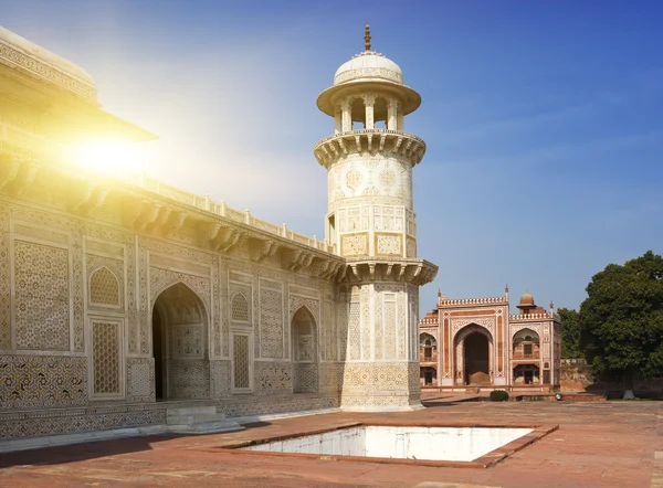 Tombeau d'Itmad-Ud-Daulah (Baby Taj) (XVIIe siècle) à Agra, Uttar Pradesh, Inde — Photo