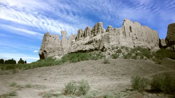 Fortaleza Kyzylkala Cidade Vermelha na Rota da Seda antiga Khorezm, no deserto de Kyzylkum, no Uzbequistão — Vídeo de Stock