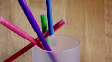 Keçeli Kalemler bir destek, ağır çekim alınır