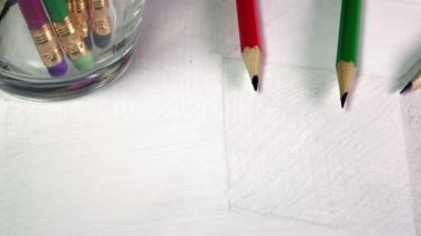 siyah grafik kalem kroki çizim bir küp üzerinde