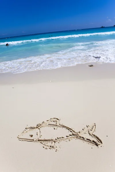 Peixe uma foto na areia — Fotografia de Stock