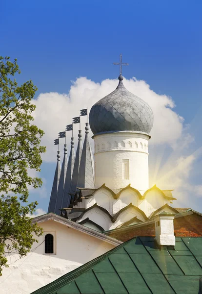 チフヴィン仮定修道院は、ロシア正教会 (Tihvin、ロシア、サンクトペテルブルク地域) — ストック写真