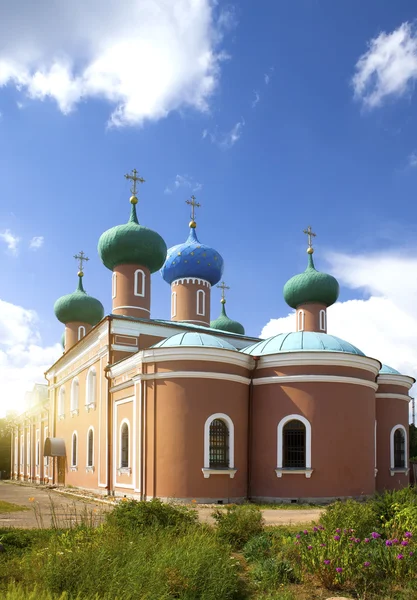 季赫温假设修道院、 俄罗斯东正教 (Tihvin，圣彼得堡地区俄罗斯) — 图库照片