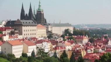 Üstten Görünüm eski şehir ve bir katedral. Prag. Çek Cumhuriyeti
