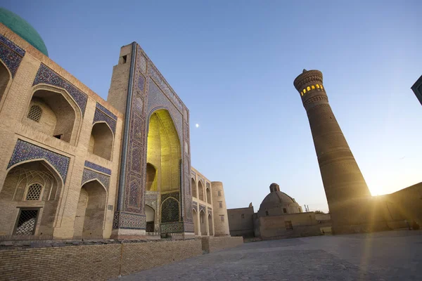 Complexo Poi Kolon Miri Madrassah Árabe Bukhara Noite Uzbequistão — Fotografia de Stock