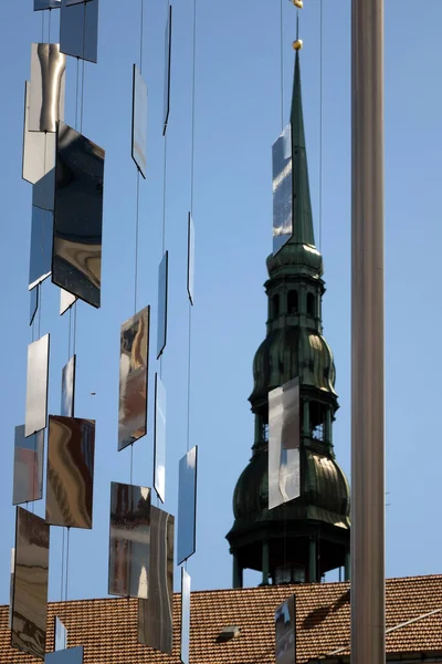 Riga Latvia Mayıs 2016 Eski Kentin Merkezine Ayna Parçalarının Modern — Stok fotoğraf