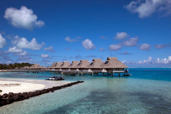 Littoral Avec Palmiers Petites Maisons Sur Eau — Photo