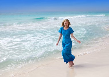 mutlu bir kadın üzerinde deniz COA'ları