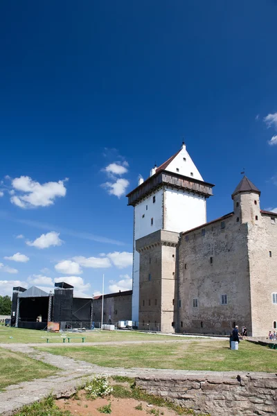 Estonia. Narva. Antigua fortaleza en la frontera con Rusia —  Fotos de Stock