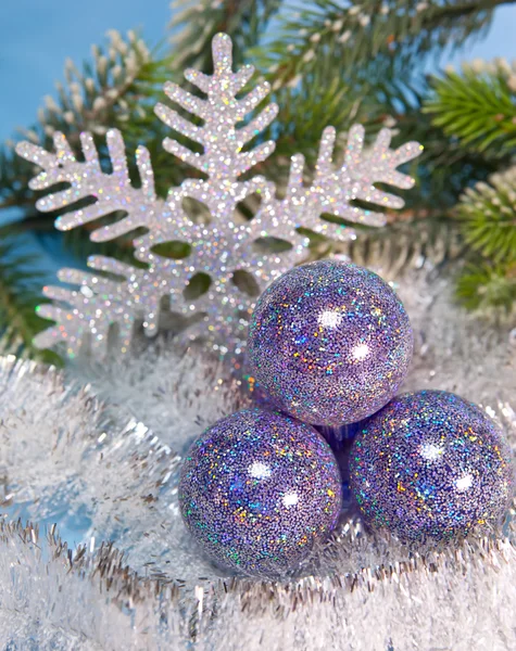 New Year's ball and decorative snowflake — Stock Photo, Image