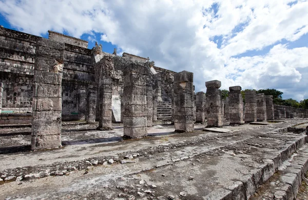 Зал тисяч стовпів - колонки в Чичен-Іца в Мексиці — стокове фото