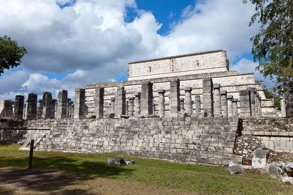 Hall av tusen pelare - kolumner på chichen itza, Mexiko — Stockfoto