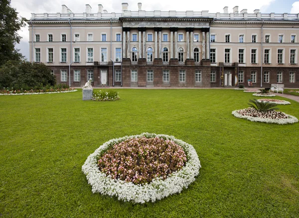 Der Subow-Flügel des großen Palastes. Katherine Park. Puschkin (zarskoje selo). petersburg — Stockfoto