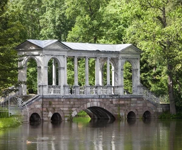 Marmorne (palladianische) Brücke oder sibirische Marmorgalerie. Katherine Park. Puschkin. petersbur — Stockfoto