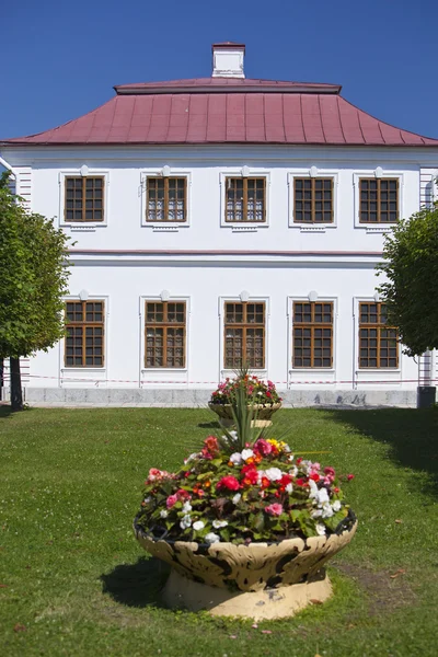 Peterhof. Marly Palace — Zdjęcie stockowe